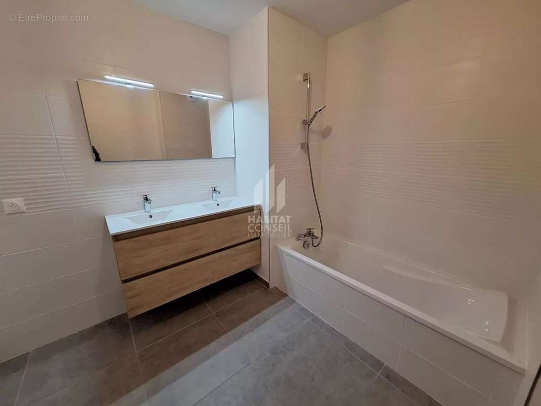 Appartement à CORENC