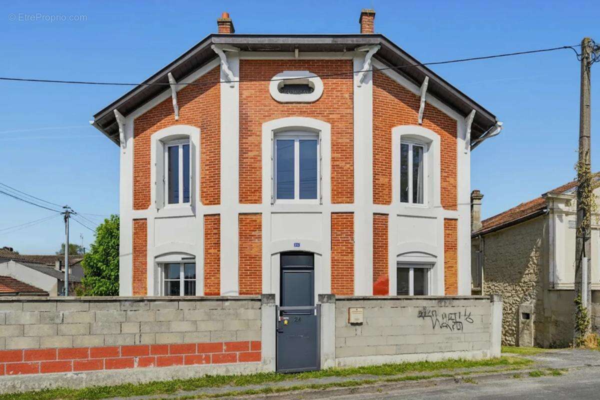 Maison de 6 pièces de 172 m² à Saint-Yzan-de-Soudiac - photo 14