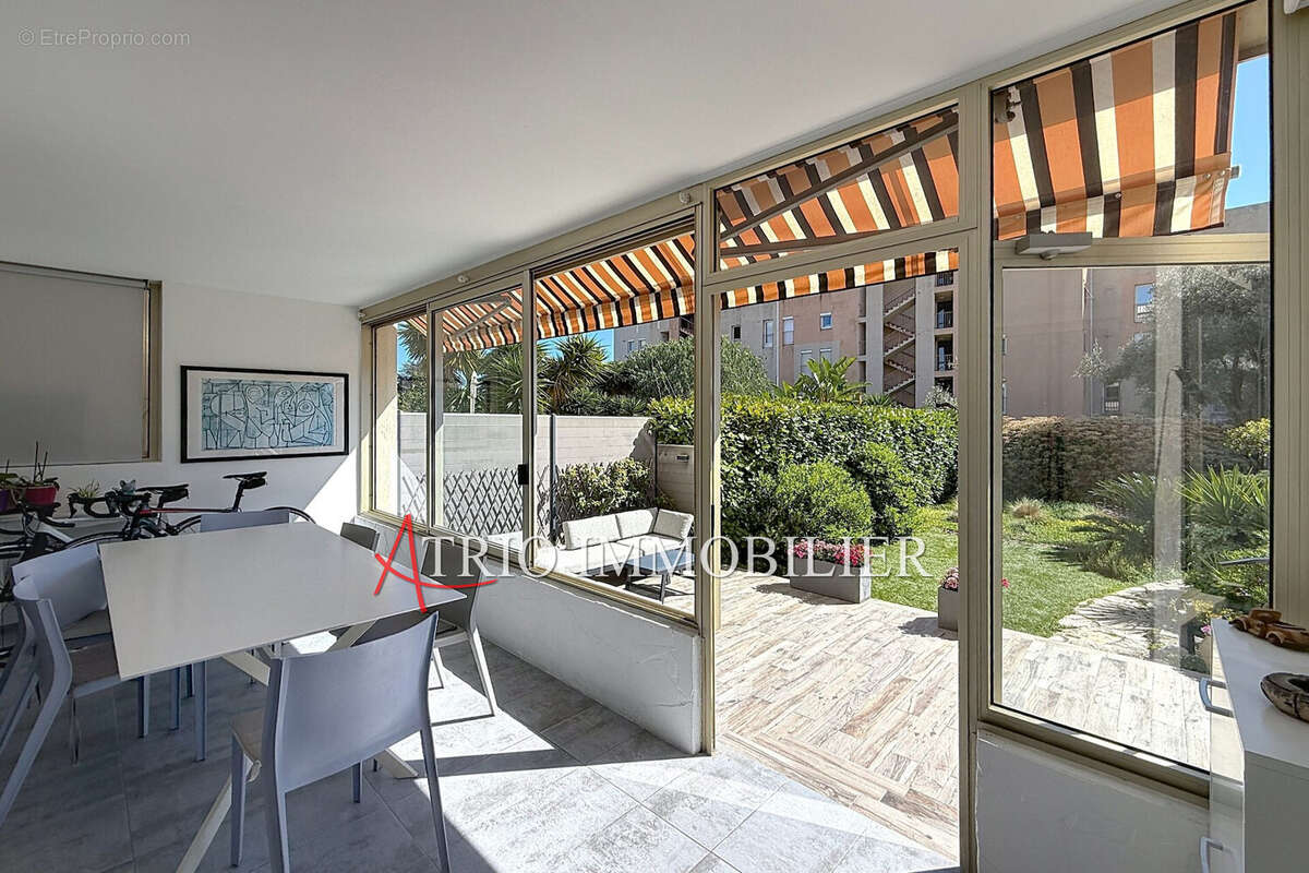 Appartement à SAINT-LAURENT-DU-VAR