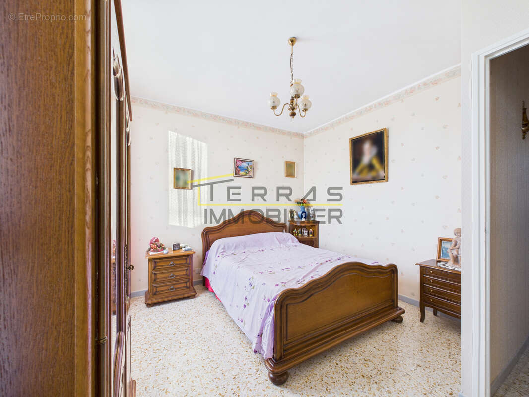 Maison à VALREAS