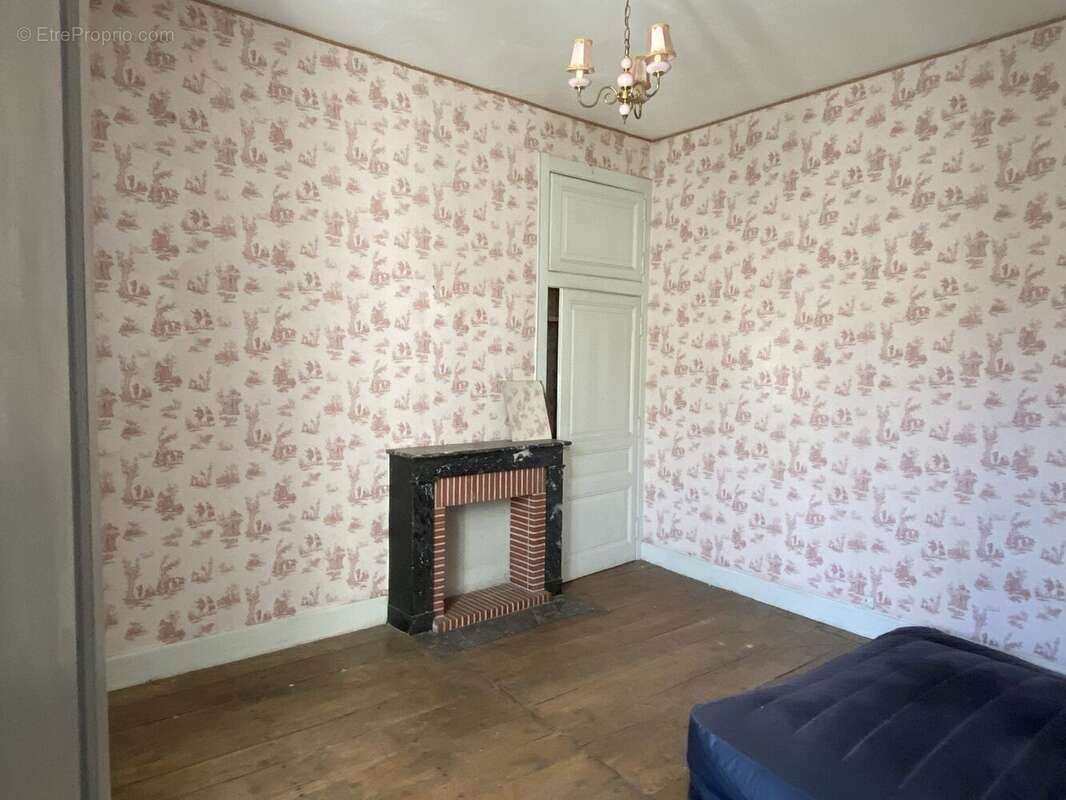 Maison à EYMOUTIERS