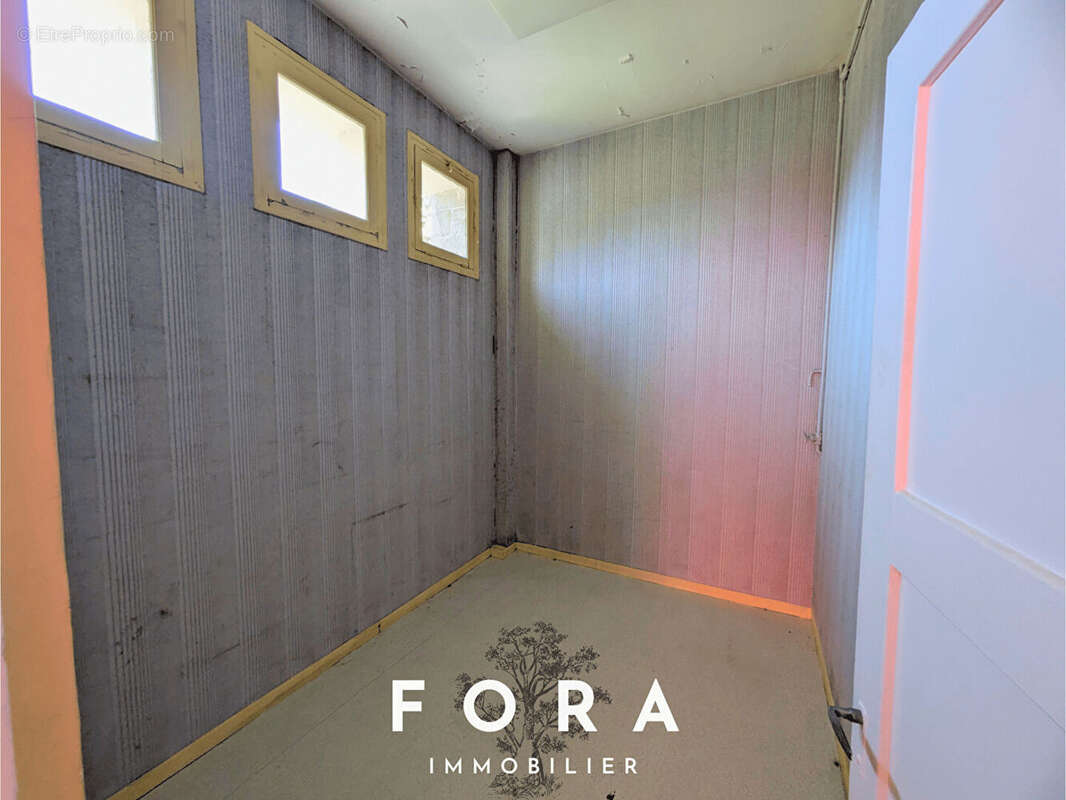 Commerce à CONDE-SUR-NOIREAU