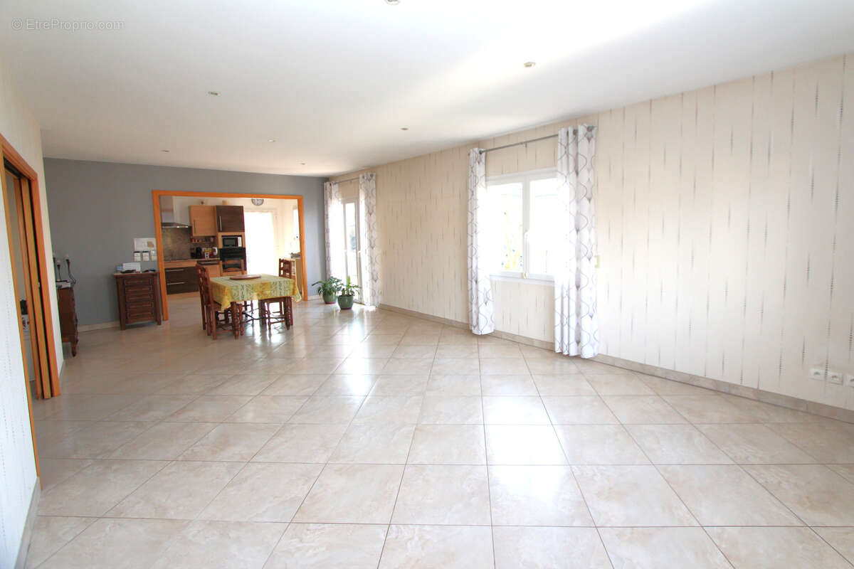 Maison à SAINTE-MARIE-AUX-CHENES