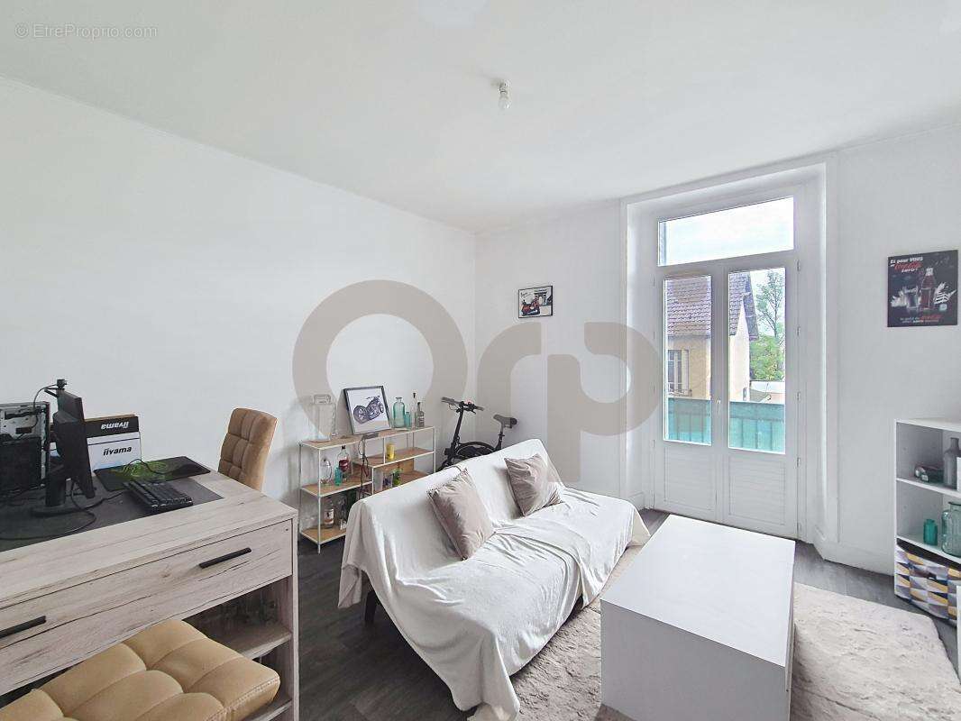 Appartement à LE LARDIN-SAINT-LAZARE