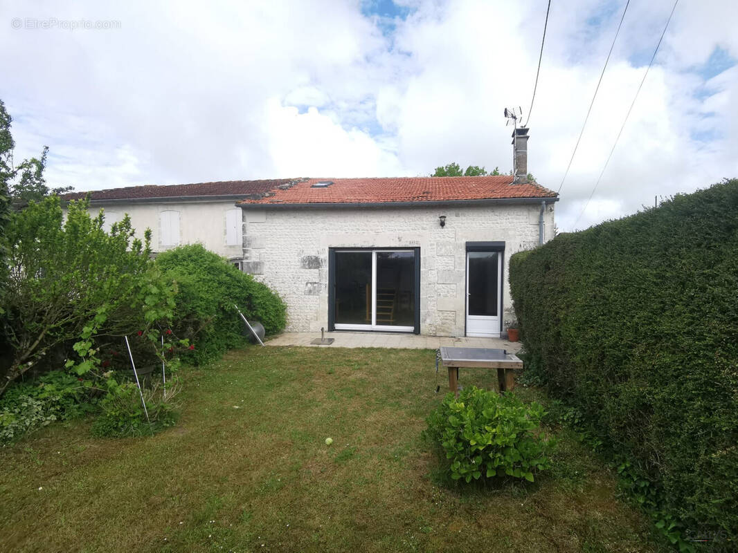 Maison à CHENAC-SAINT-SEURIN-D'UZET