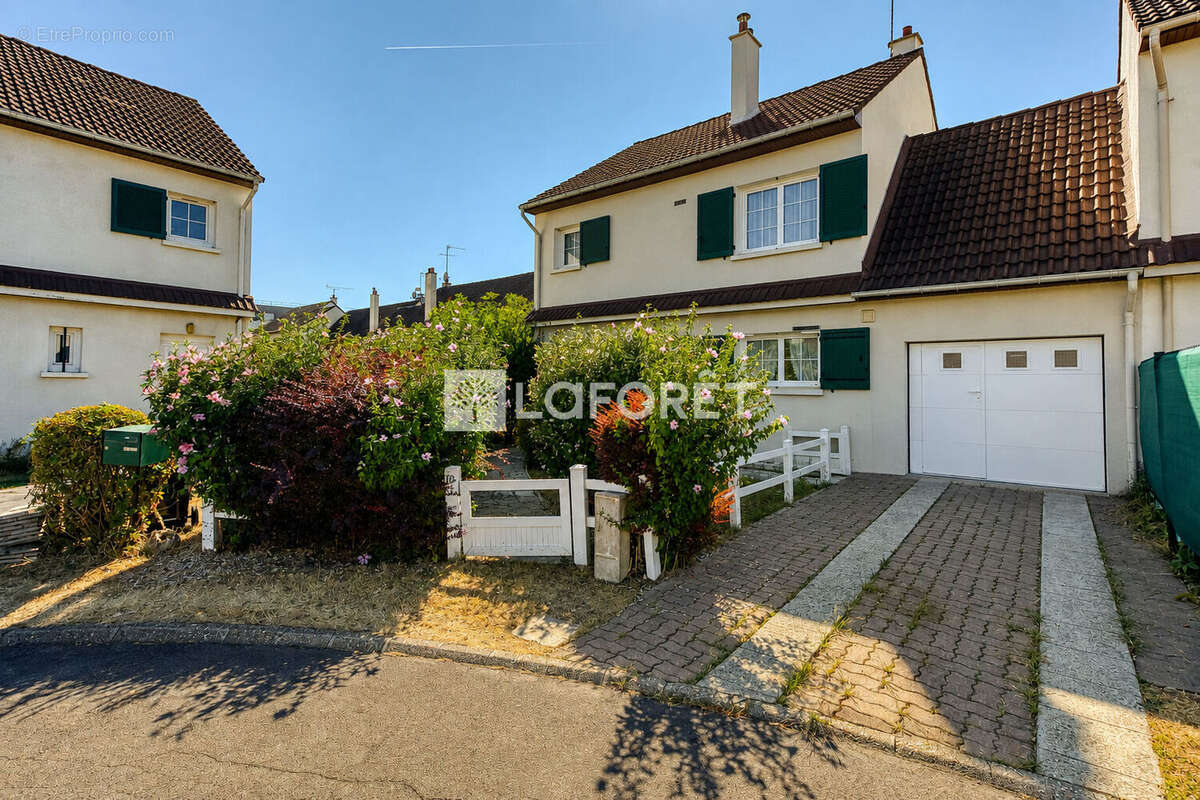 Maison Pontault Combault 5 pièce(s) 107.60m2 - photo 14