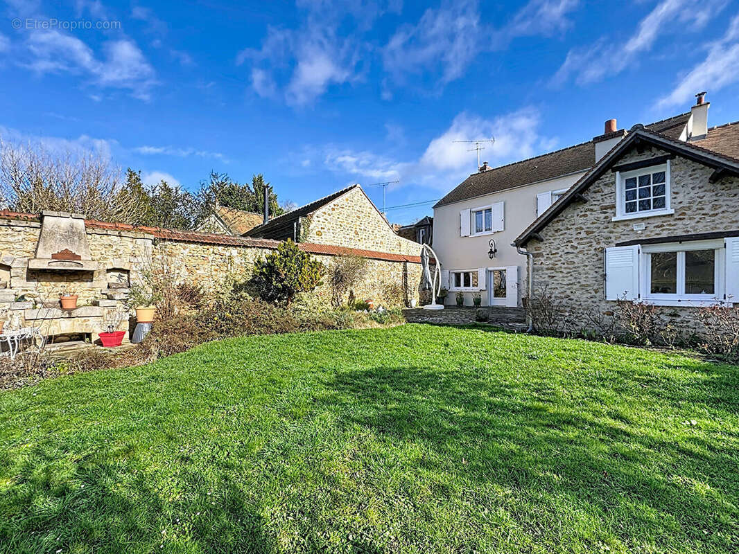 Maison à VAUX-LE-PENIL