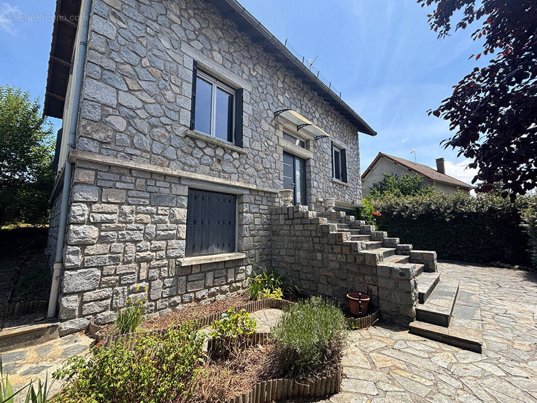 Maison à SANSAC-DE-MARMIESSE