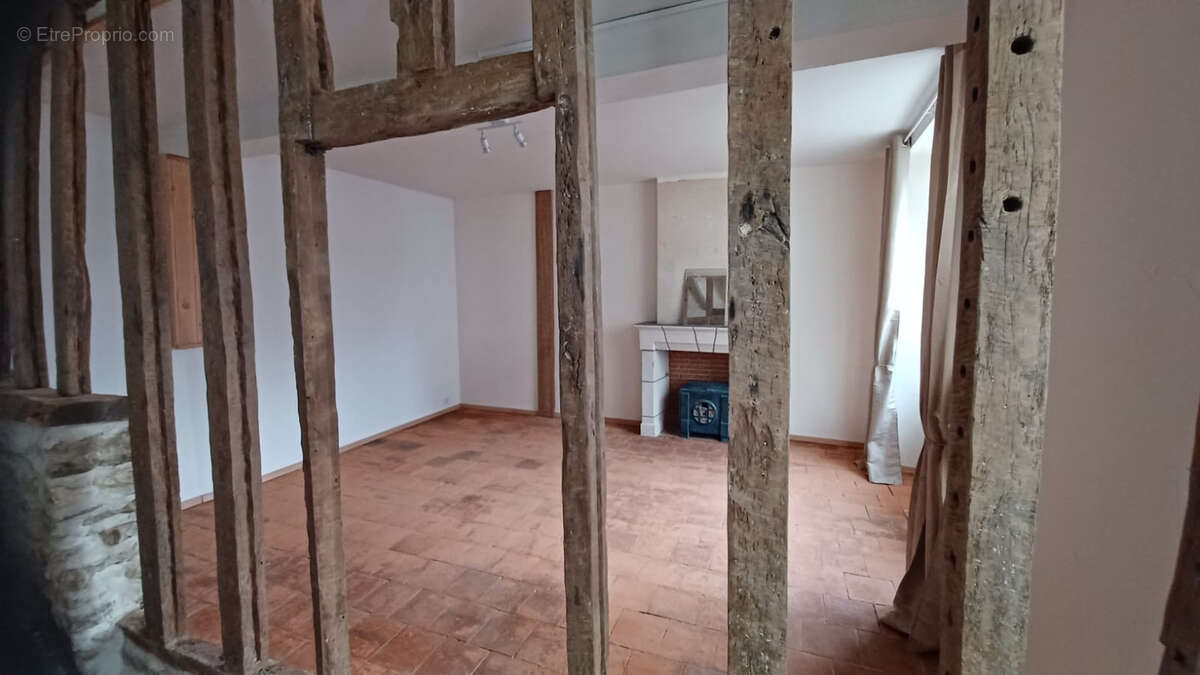 Maison à NOUANS-LES-FONTAINES