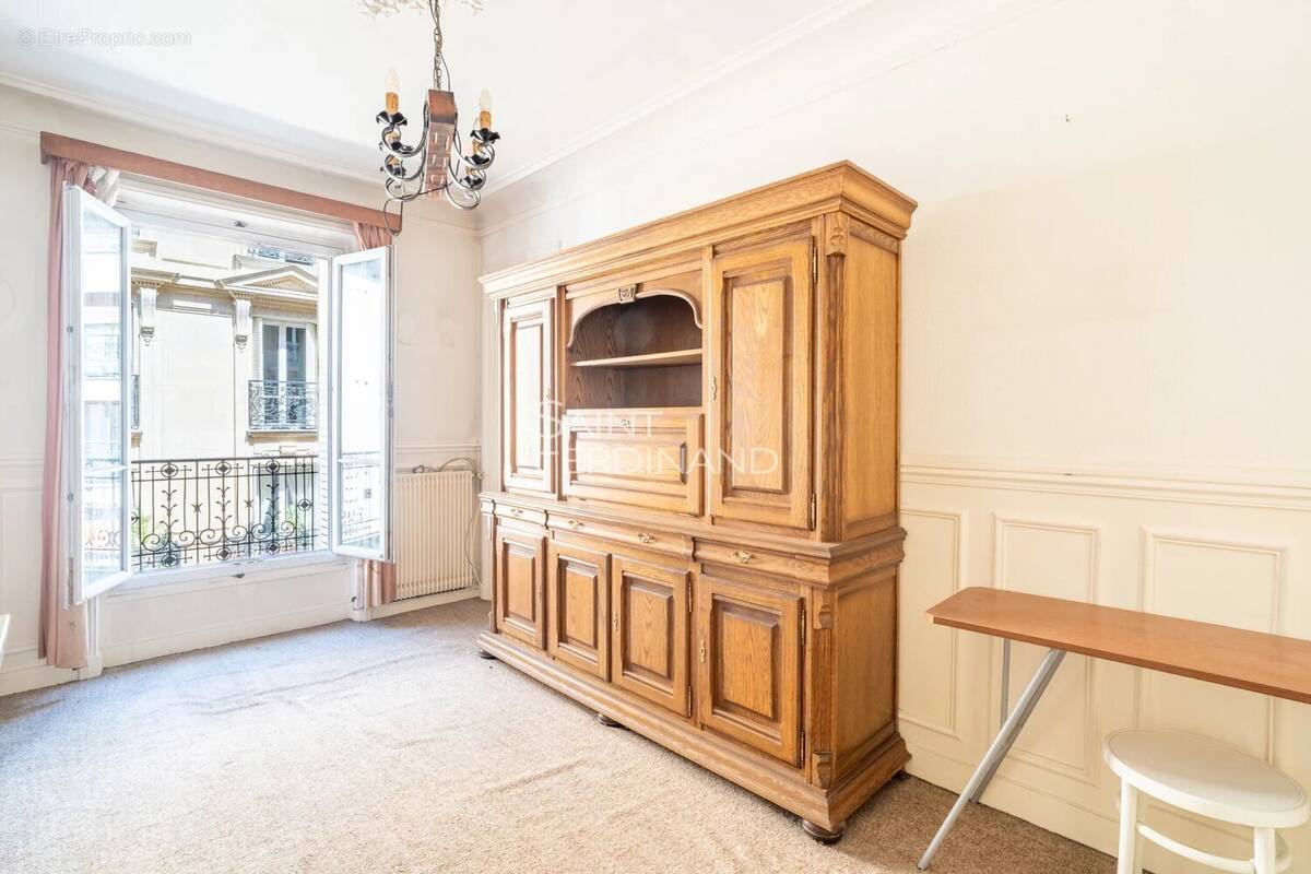 Appartement à PARIS-17E