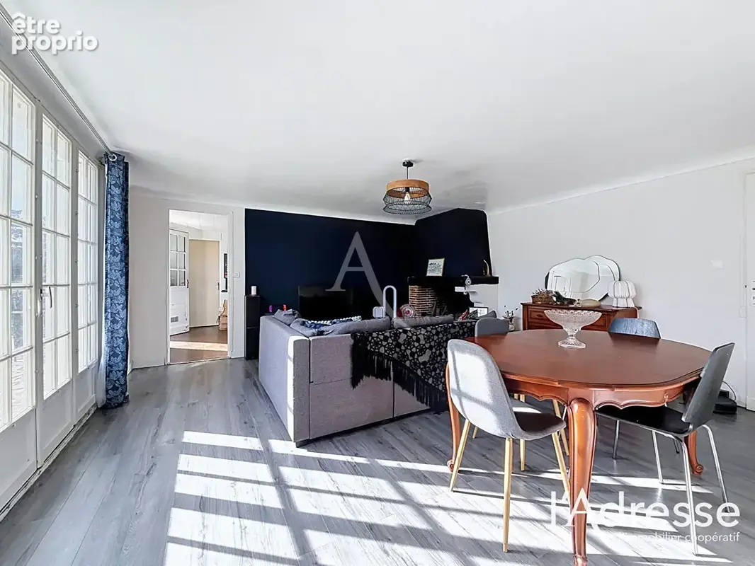 SAINT-AVERTIN - CANGÉ - Maison  à rénover 90 m² avec terrain de 760 m², garages - photo 2