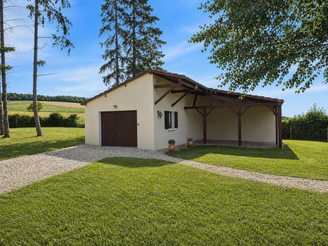 Maison de 5 pièces de 143 m² à Chevannes-Changy - photo 6