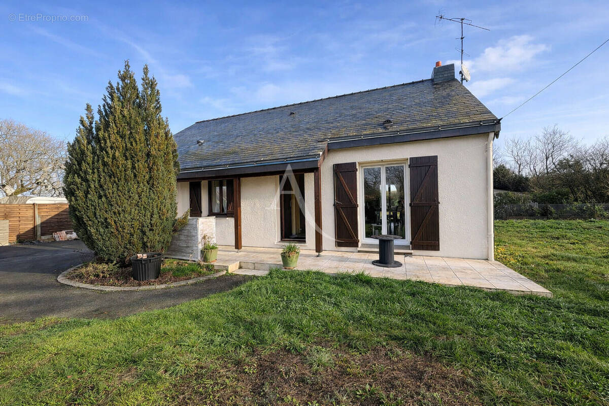 Maison à DONGES
