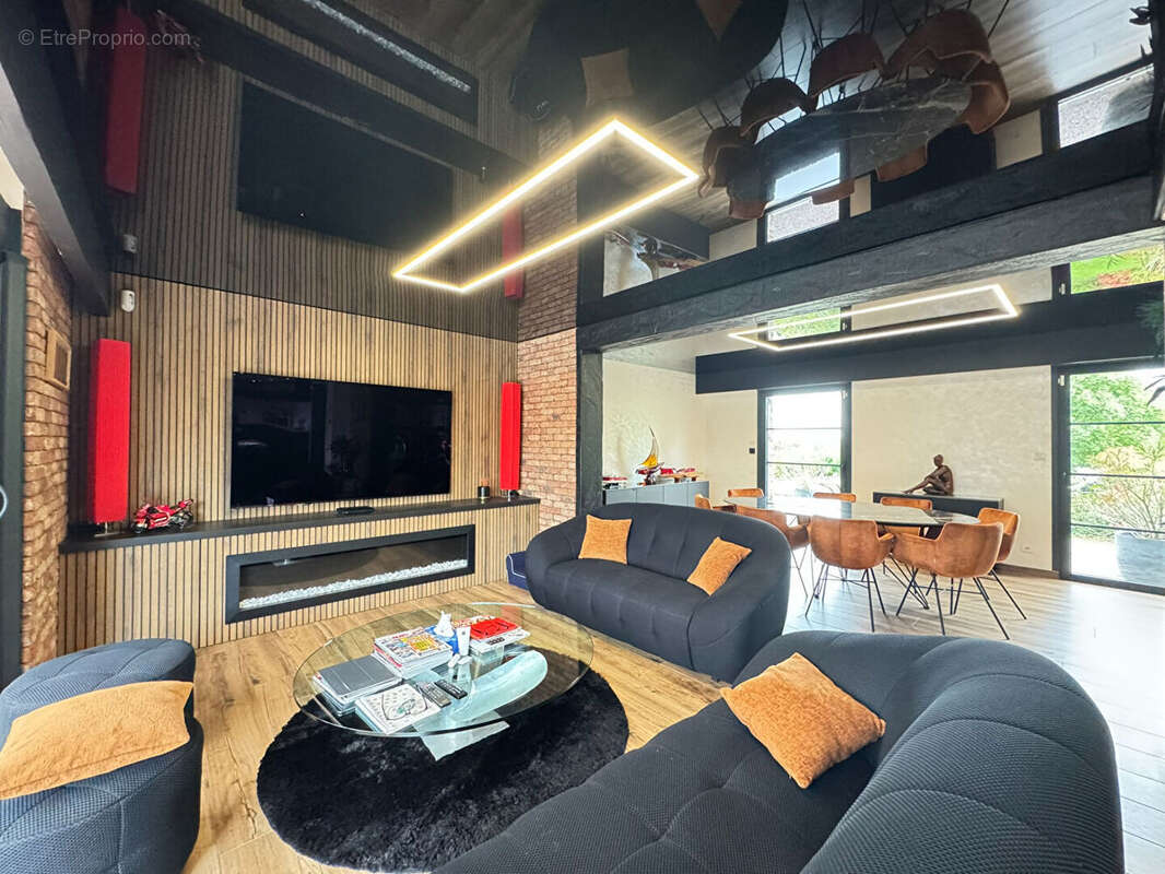 Maison à PRIX-LES-MEZIERES