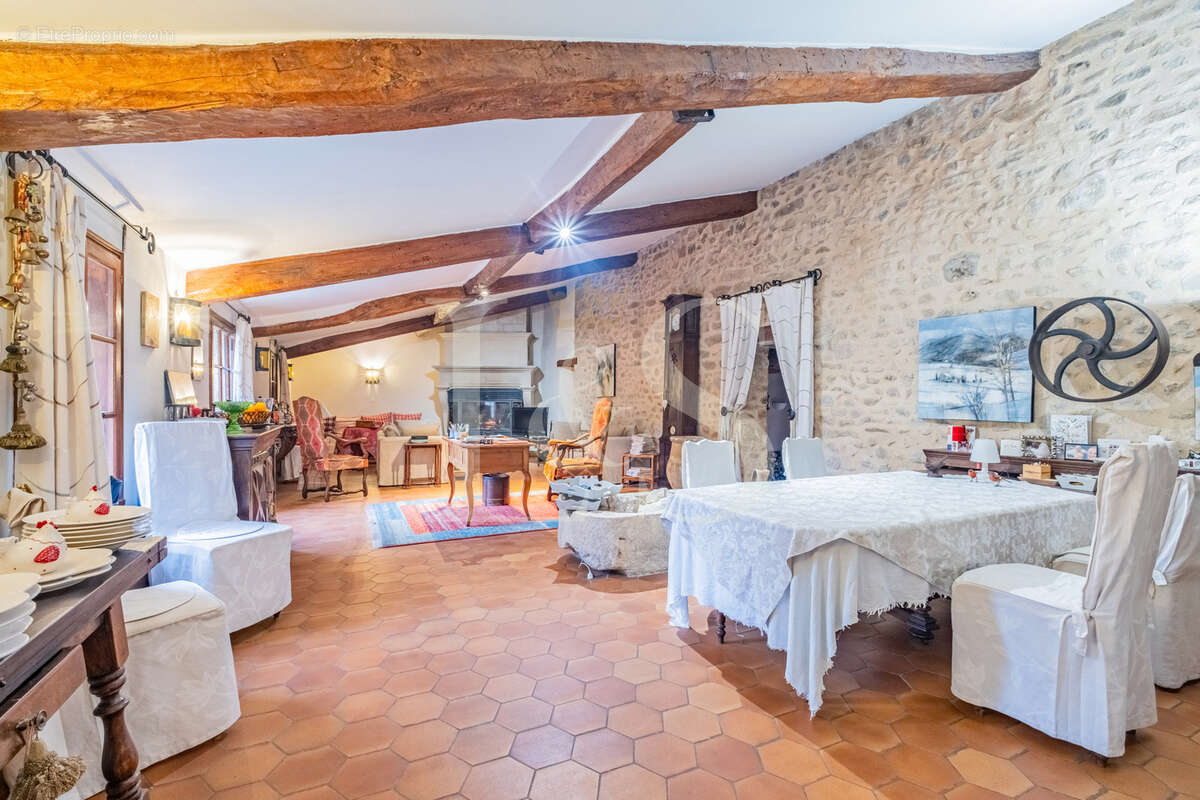 Maison à REILHANETTE