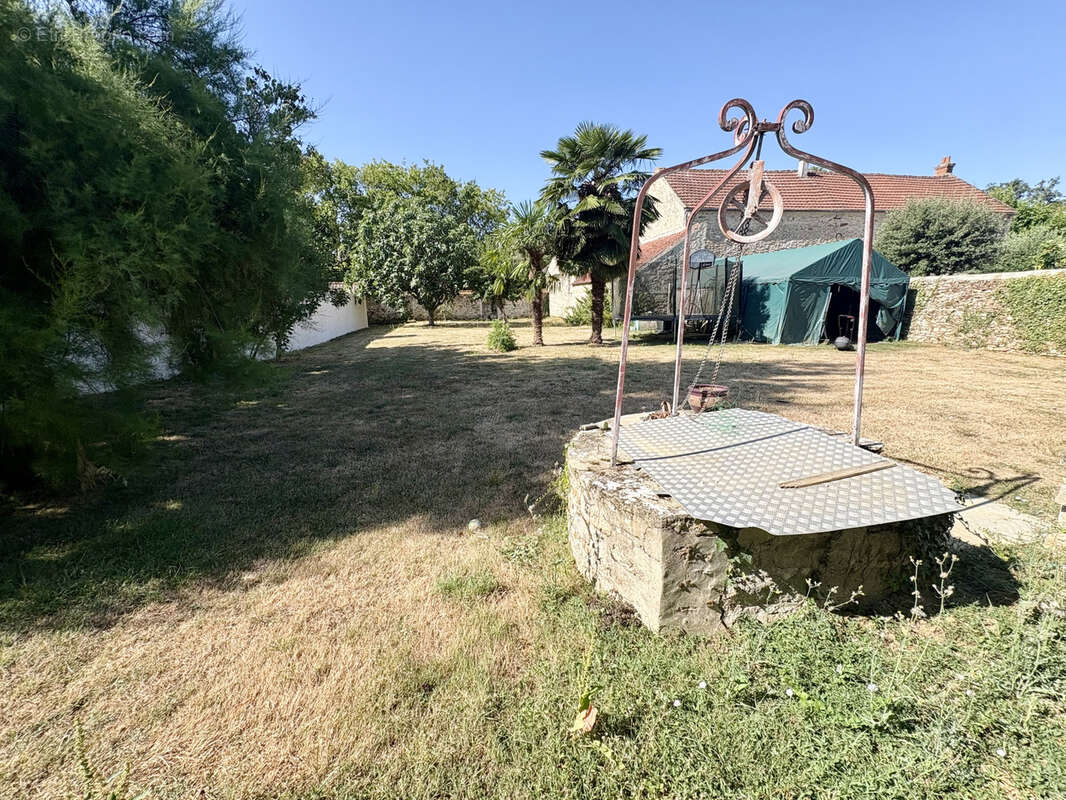 Maison à Saint-Sauveur-sur-École, 168m2, 5 chambres, terrain de 1260m2 constructible, sous-sol total - photo 4