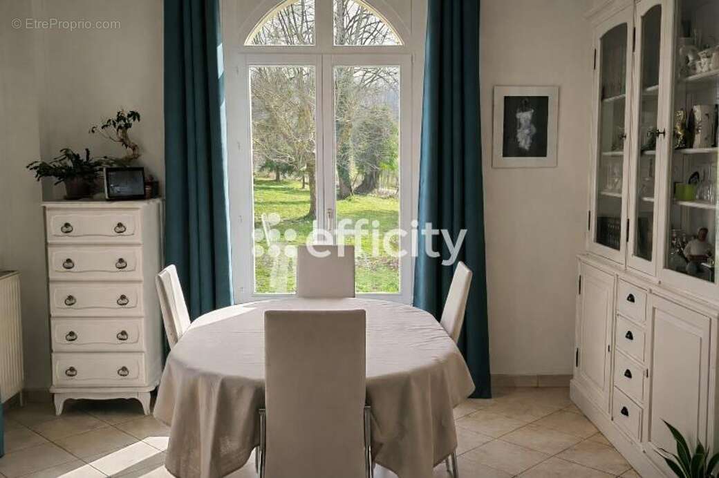 Maison à MIRECOURT