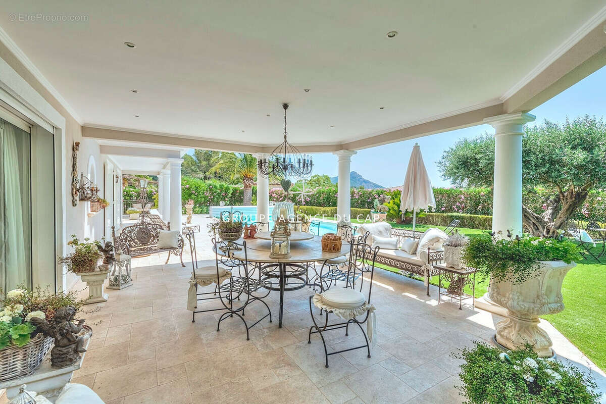 Superbe villa récente 5 pièces au calme avec piscine et garage - photo 10