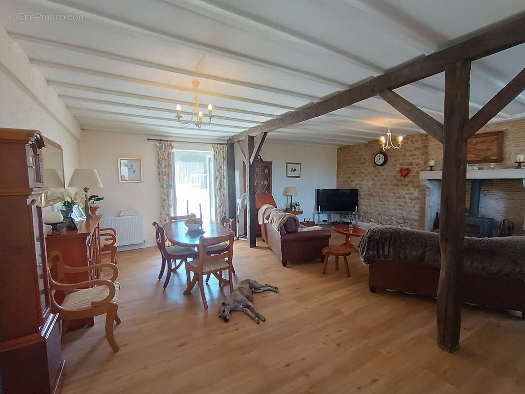 Maison à PLEUVILLE
