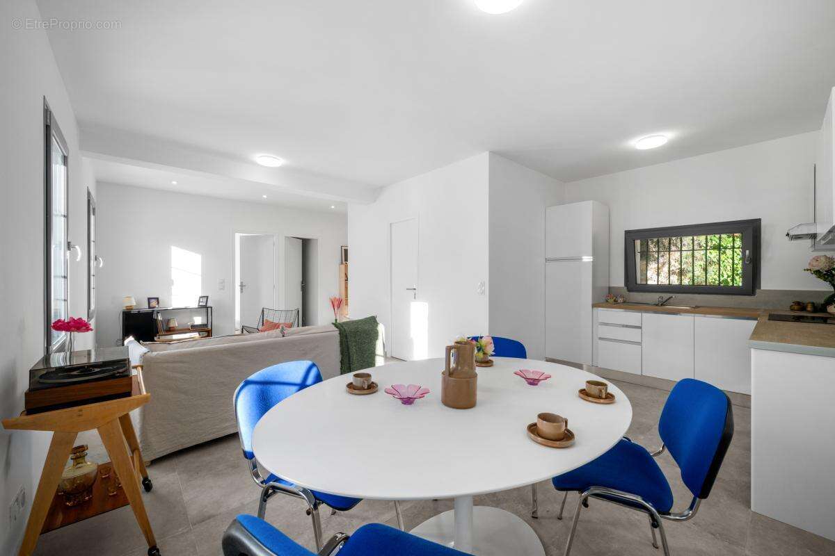 Appartement à TOURRETTE-LEVENS