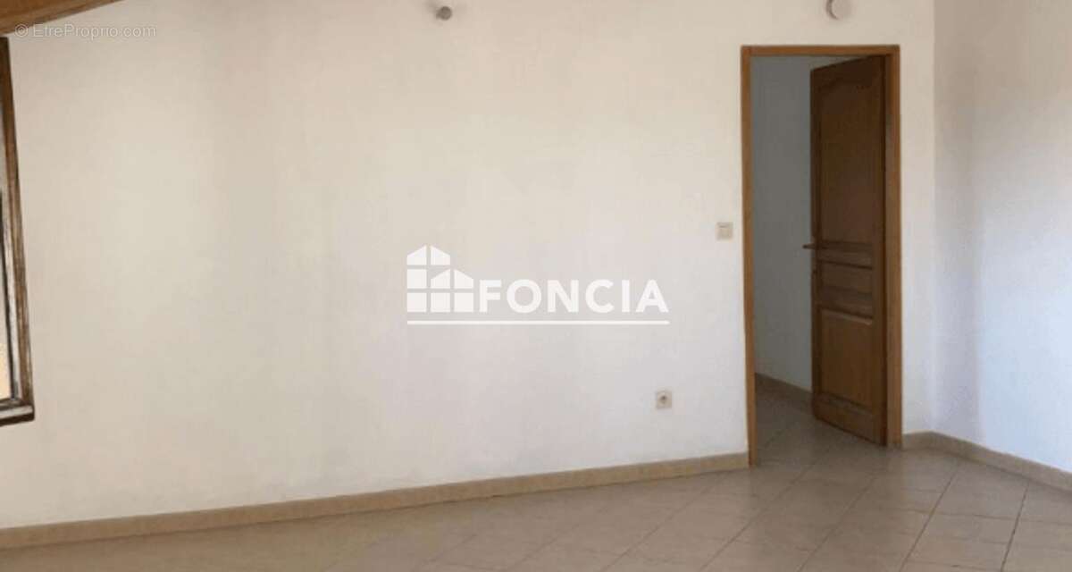 Appartement à ROQUEMAURE