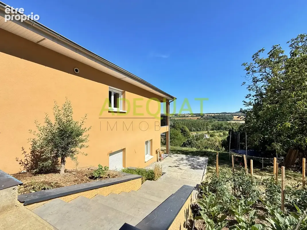 Cessieu / maison individuelle / 2 logements/ ideal bi-famille / 7 chambres / terrasses / cave / terrain de 202 - photo 2