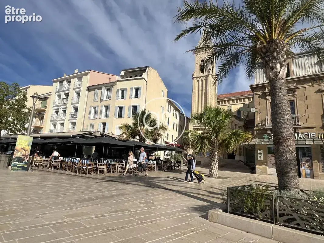 Murs commerciaux - sanary sur mer (83110) avec vitrine et pa - photo 3