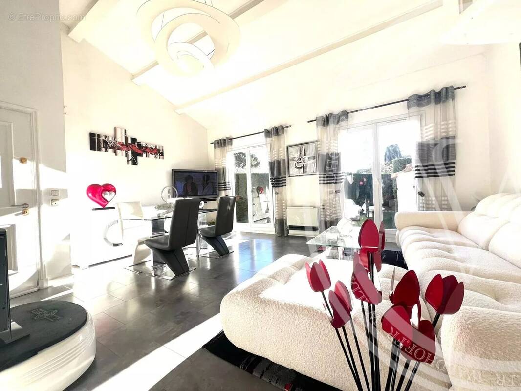 Appartement à MOUGINS