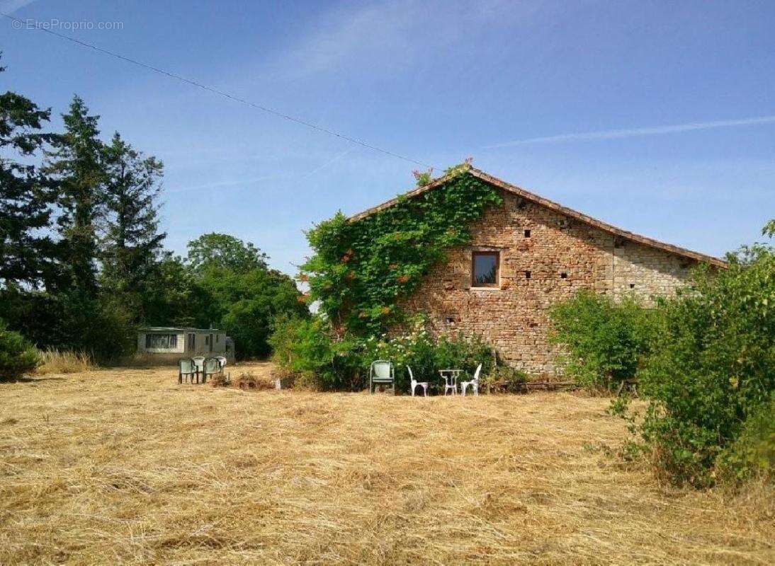 Maison 320 m² à Sauze-Vaussais  - photo 3