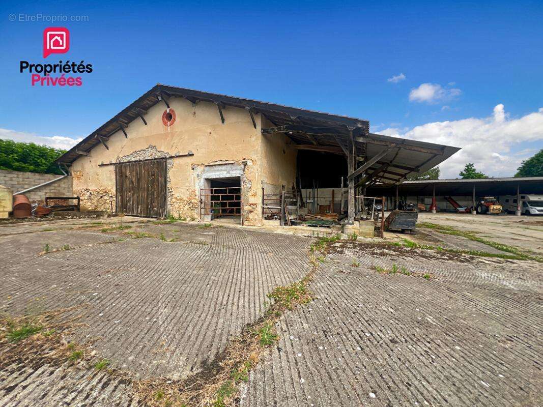 Grange en pierre à réhabiliter 240 m² au sol avec CU opérationnel - photo 2