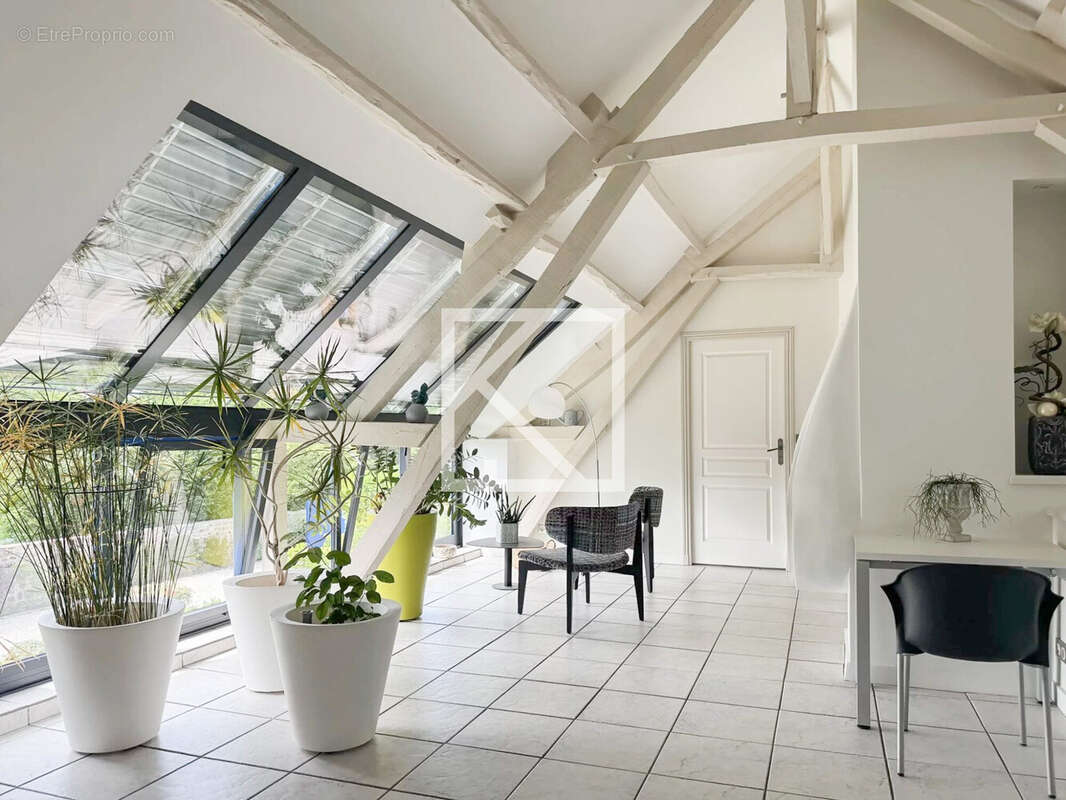 Maison 230 m² à Saint-Pavace  - photo 9