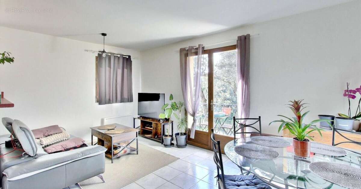 Flassans Sur Issole - Villa  185m² avec logement indépendant 2888m² de terrain avec piscine ! - photo 15