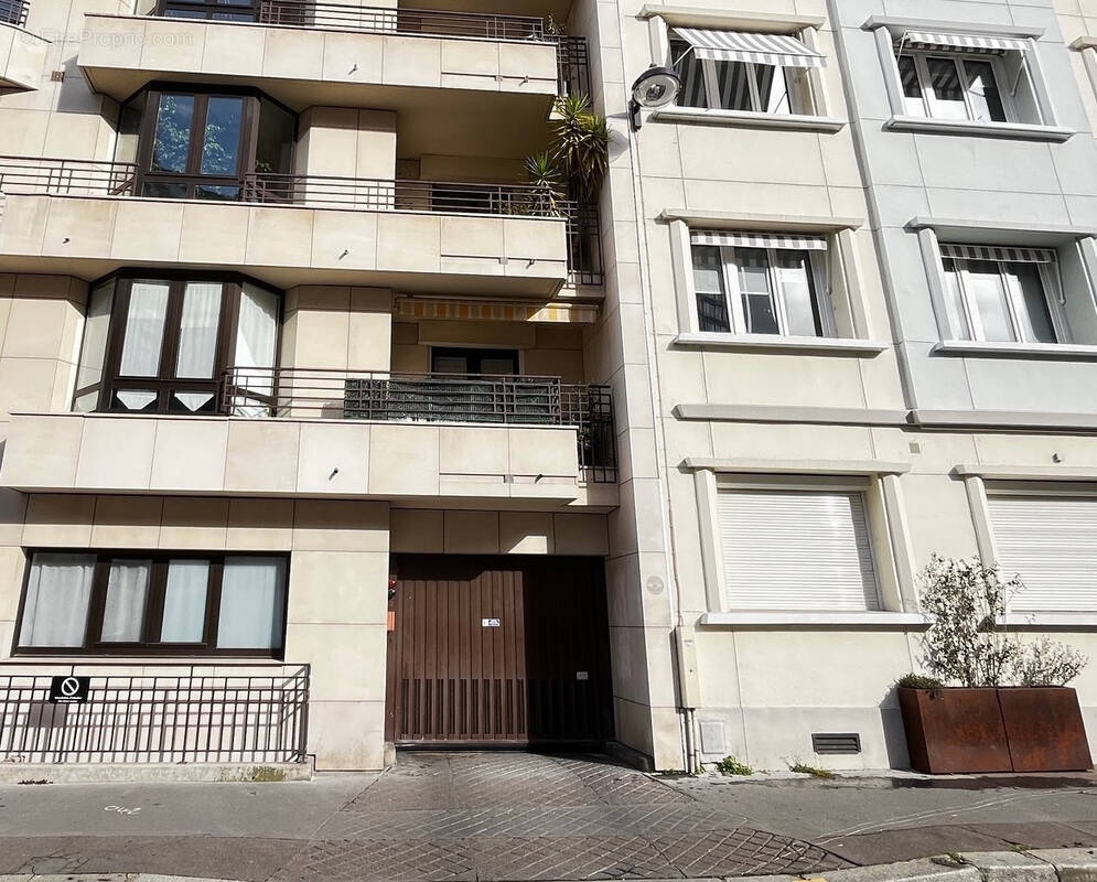 Parking à PARIS-15E