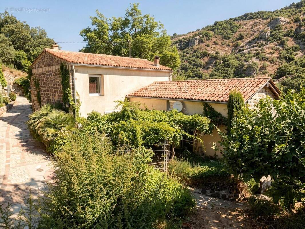   - Maison à MEYRAS