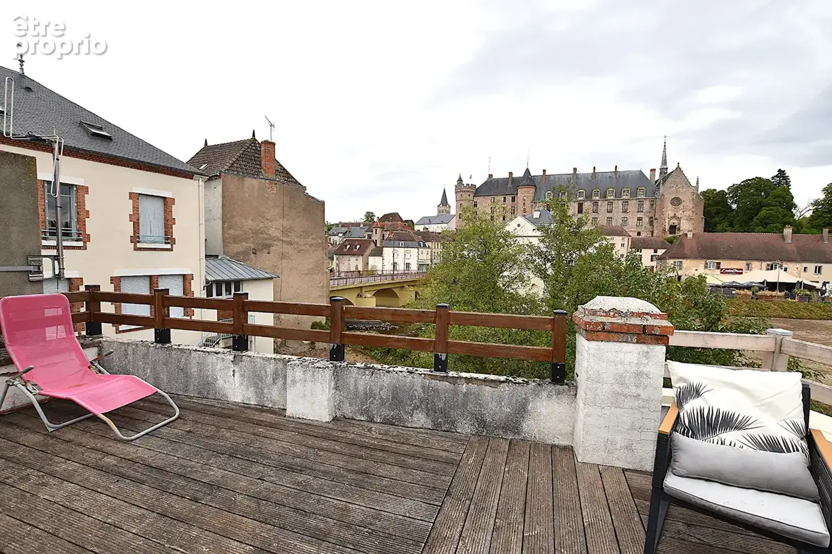 Maison de ville atypique avec terrasse, vue sur la besbre : - photo 16
