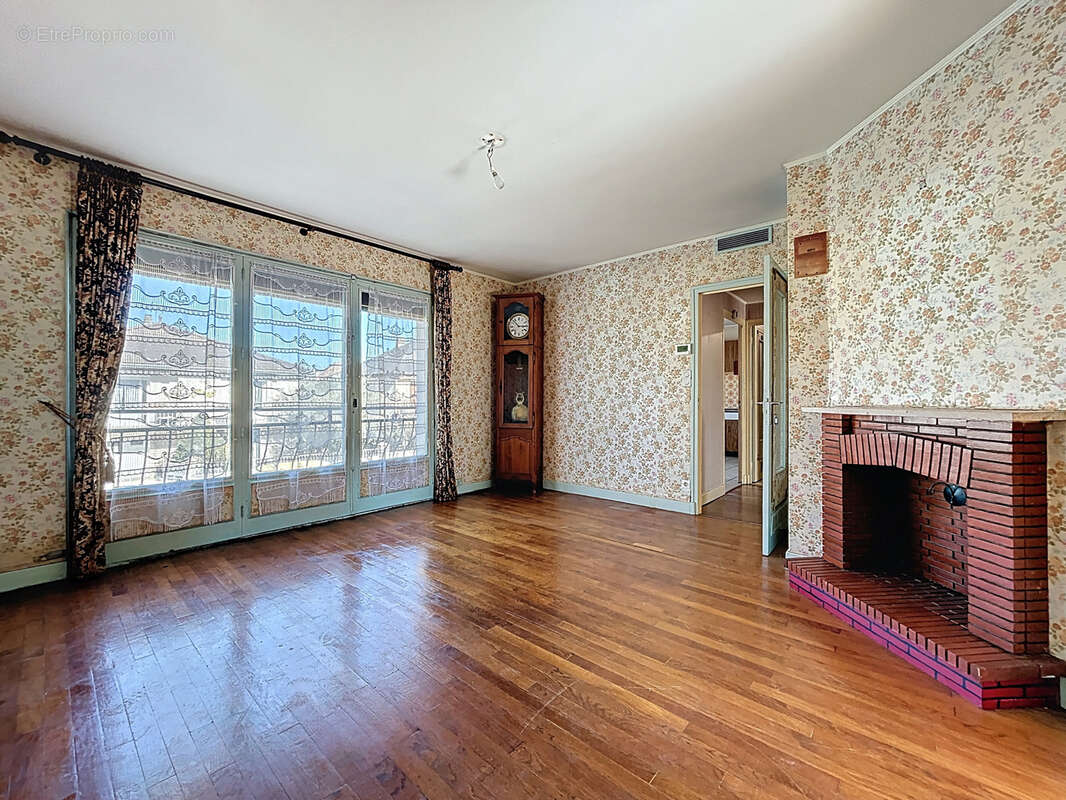 Maison à SAINT-PANTALEON-DE-LARCHE