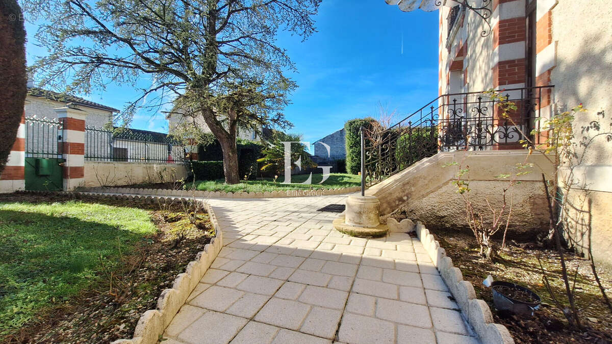 Maison à SAINT-FRAIGNE