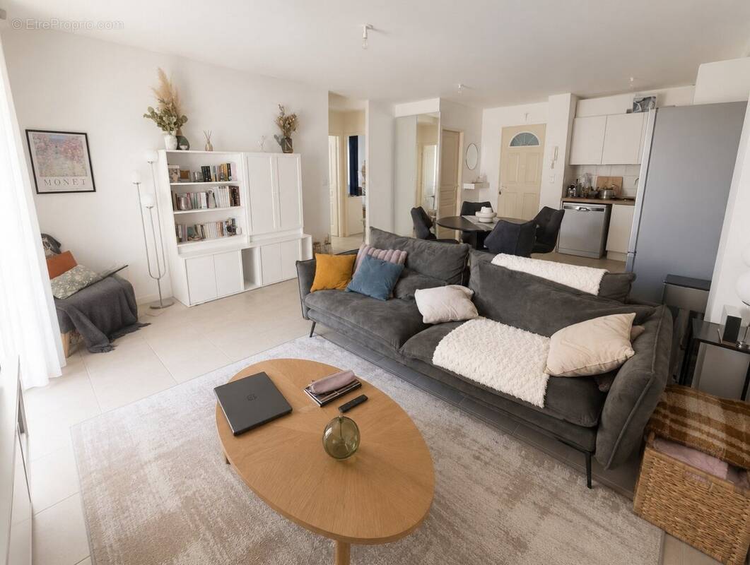 Appartement à COURNONTERRAL