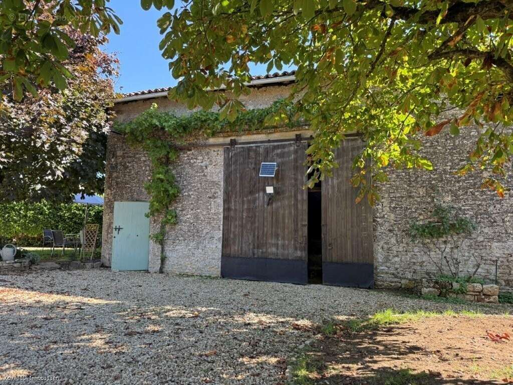 Maison à VERTEUIL-SUR-CHARENTE