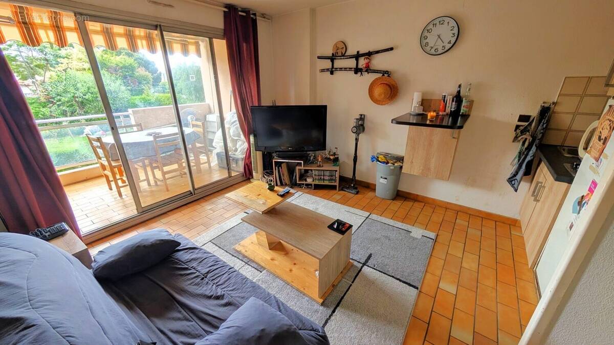 Lumineux séjour  - Appartement à ANTIBES