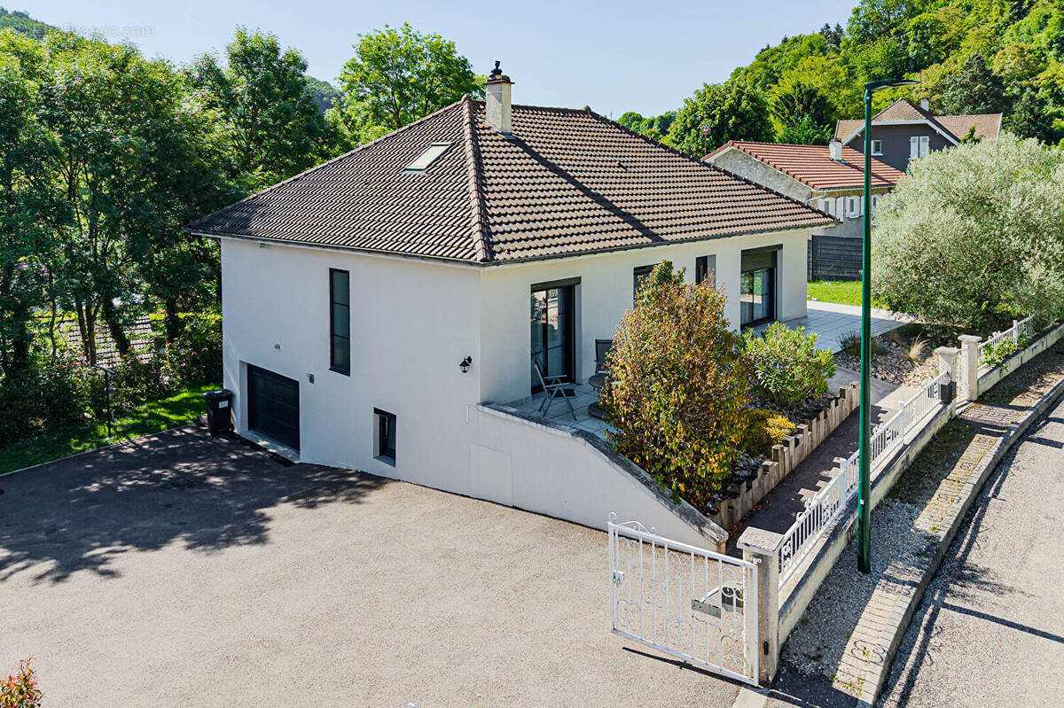 Maison à MAUBEC