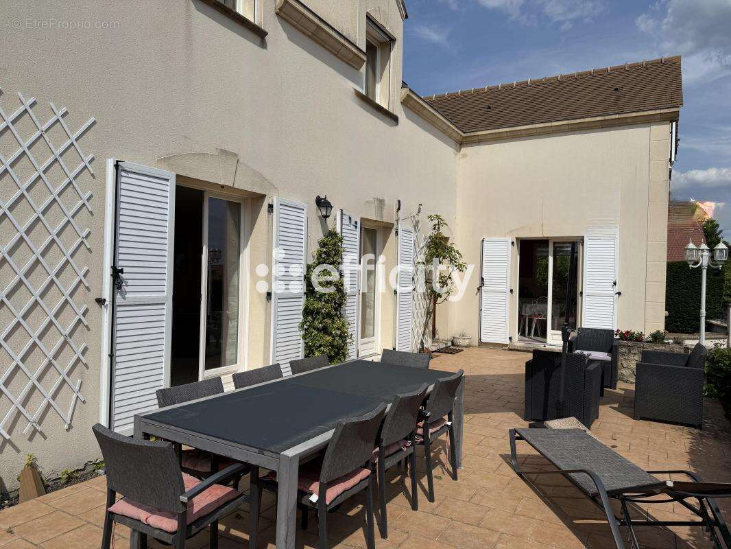 Maison à MEZY-SUR-SEINE