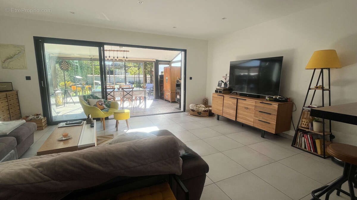 Maison à LES ROCHES-DE-CONDRIEU