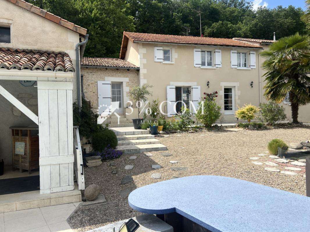 Maison à BONNES