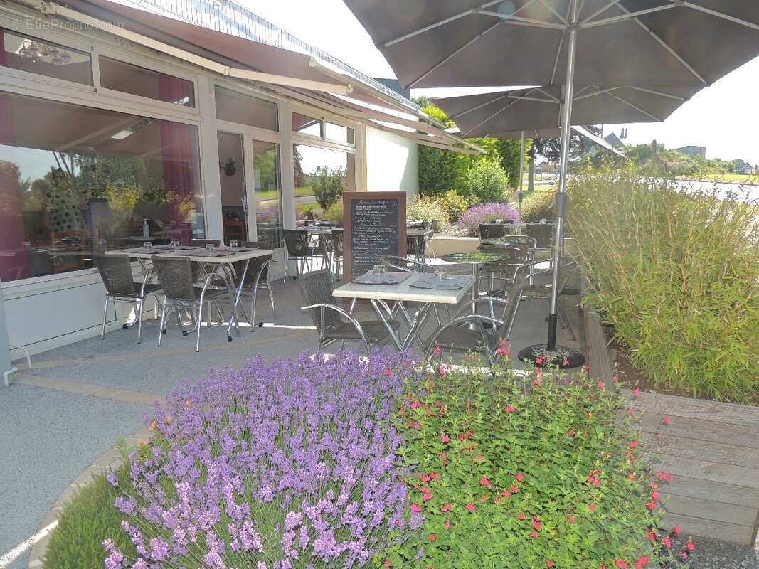 Commerce à AMBRIERES-LES-VALLEES