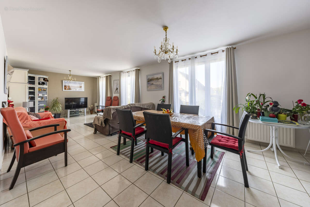 Maison à MOISSY-CRAMAYEL