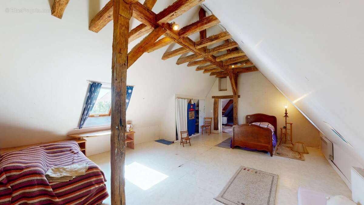 Maison à SURY-EN-VAUX