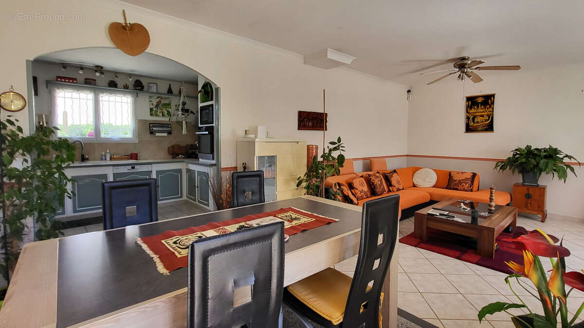 Maison à LA CALMETTE