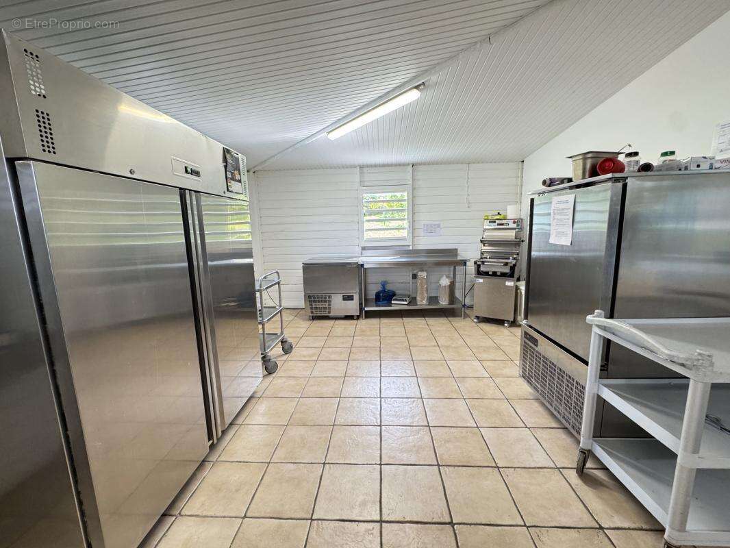 Commerce à SAINTE-ANNE