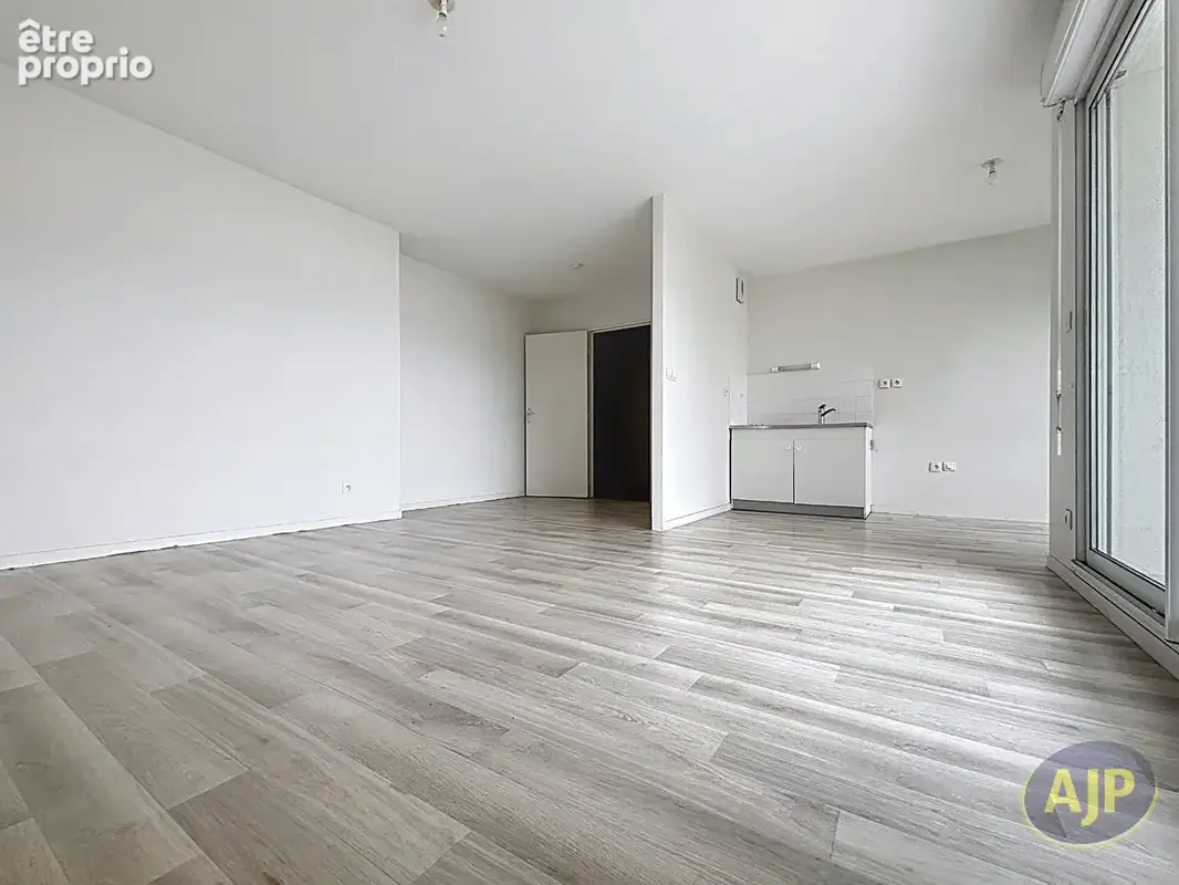 À VENDRE  Appartement de 65 m² 2 chambres avec balcon et parking - photo 4